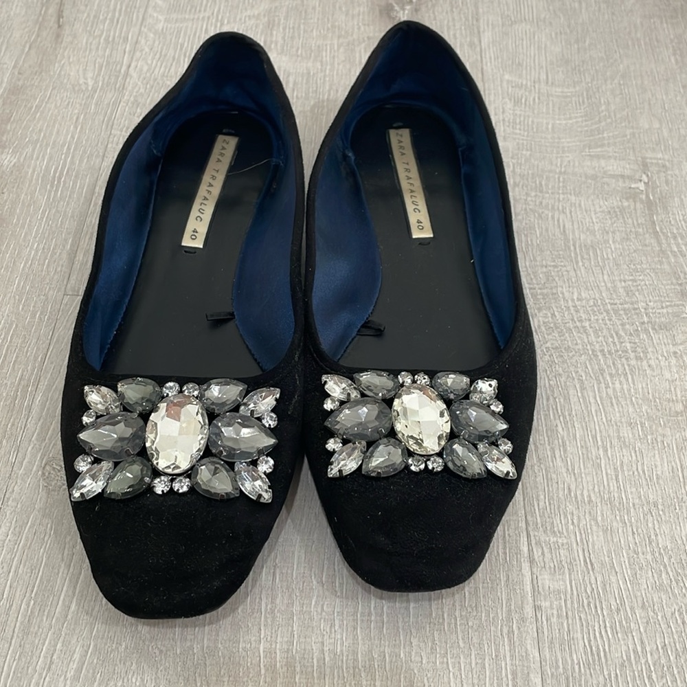 Black ballet flats